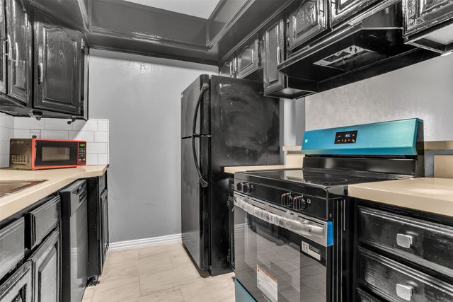 2604 Nina Circle, Grand Prairie, TX 75052