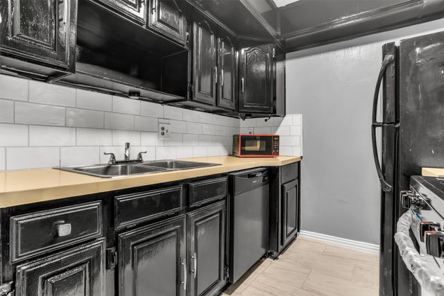 2604 Nina Circle, Grand Prairie, TX 75052