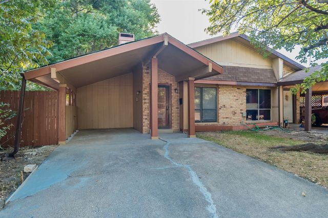 2604 Nina Circle, Grand Prairie, TX 75052