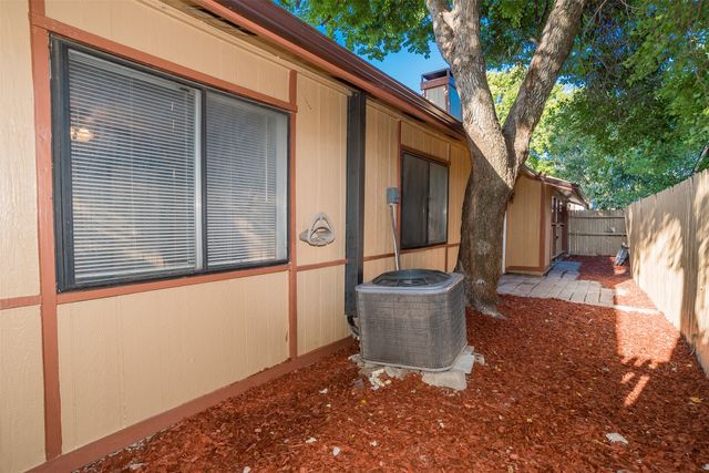 2604 Nina Circle, Grand Prairie, TX 75052