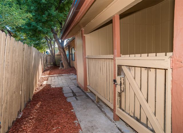 2604 Nina Circle, Grand Prairie, TX 75052