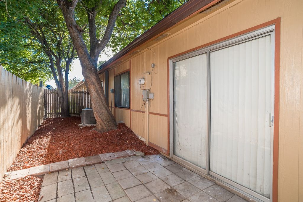 2604 Nina Circle, Grand Prairie, TX 75052 — photo 4