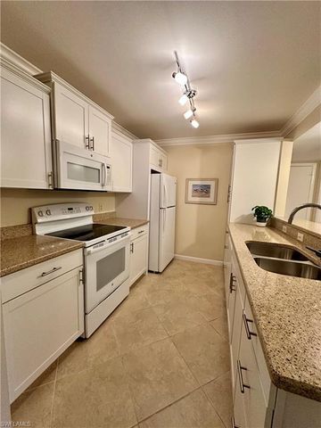 555 Park Shore DR B205, Naples, FL 34103
