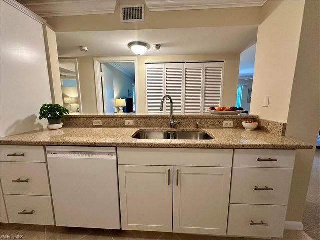 555 Park Shore DR B205, Naples, FL 34103