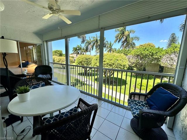 555 Park Shore DR B205, Naples, FL 34103
