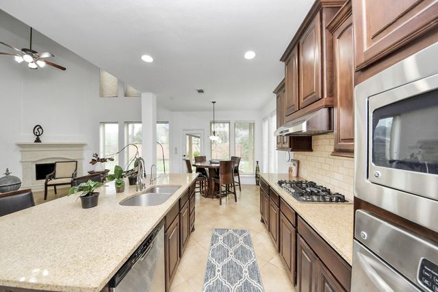 2910 Silhouette Bay, Pearland, TX 77584