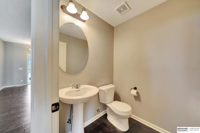 8920 Trader Court, Lincoln, NE 68507