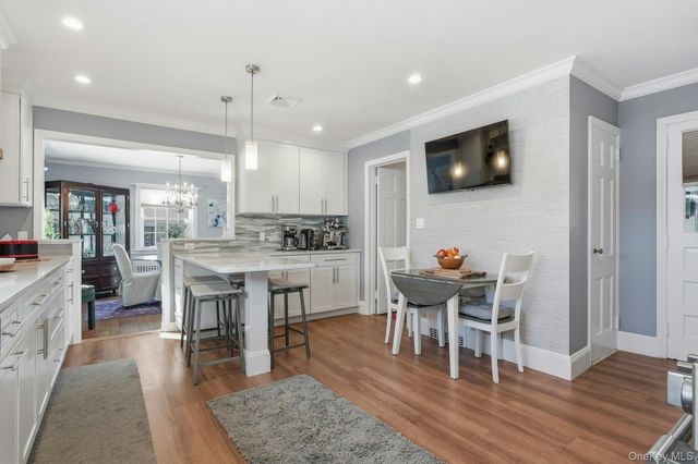 6 Beverly Parkway, Freeport, NY 11520