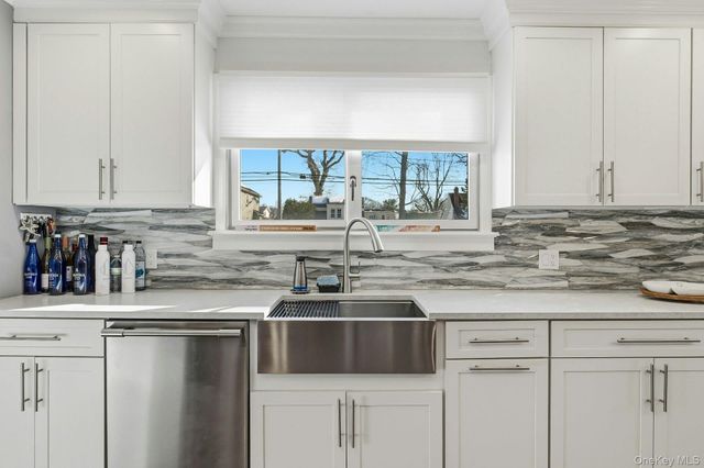 6 Beverly Parkway, Freeport, NY 11520