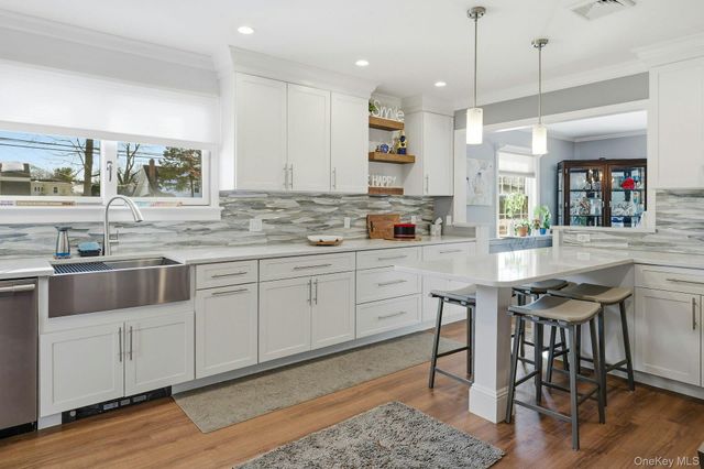 6 Beverly Parkway, Freeport, NY 11520