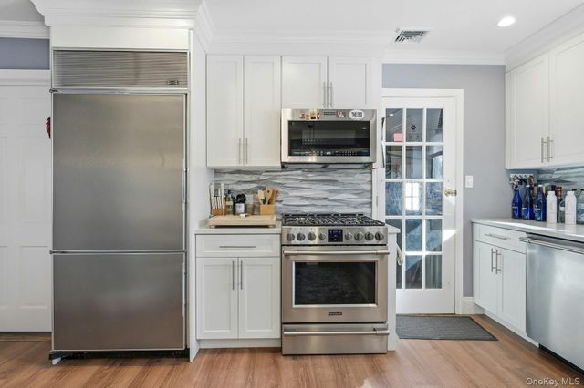 6 Beverly Parkway, Freeport, NY 11520