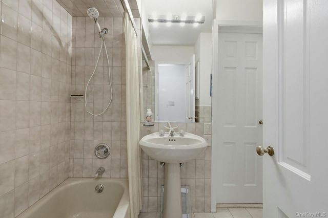 6 Beverly Parkway, Freeport, NY 11520