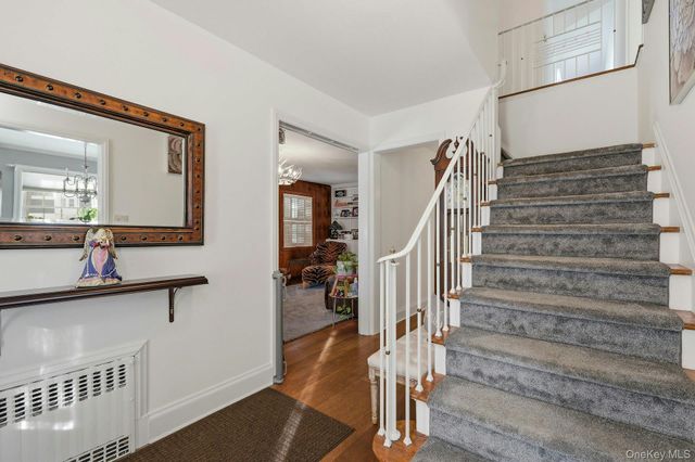 6 Beverly Parkway, Freeport, NY 11520