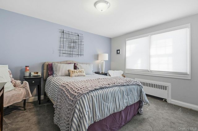 6 Beverly Parkway, Freeport, NY 11520