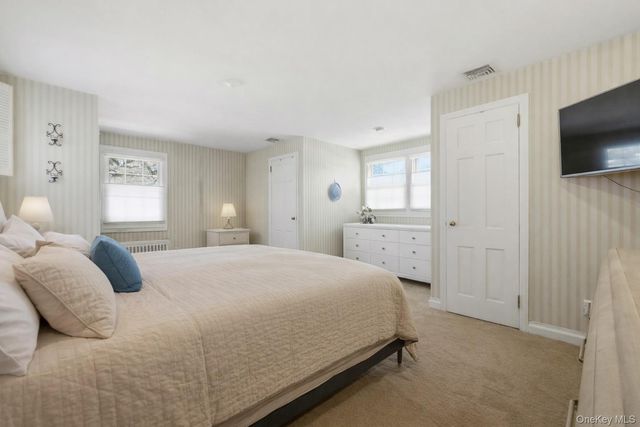 6 Beverly Parkway, Freeport, NY 11520