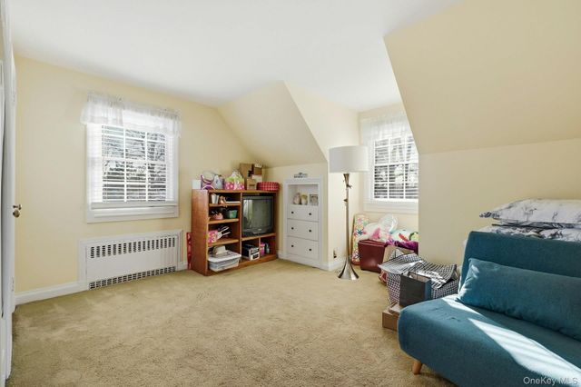 6 Beverly Parkway, Freeport, NY 11520