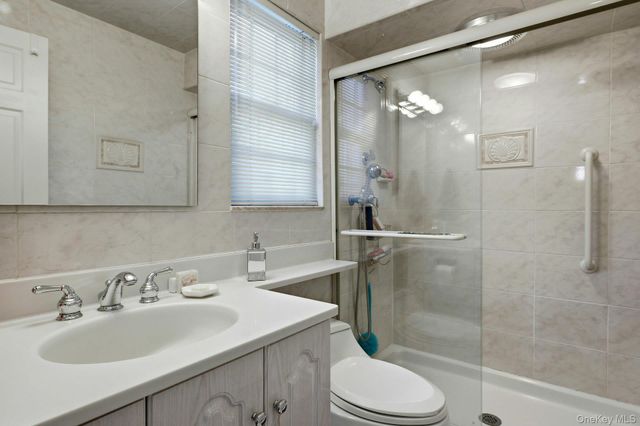 6 Beverly Parkway, Freeport, NY 11520