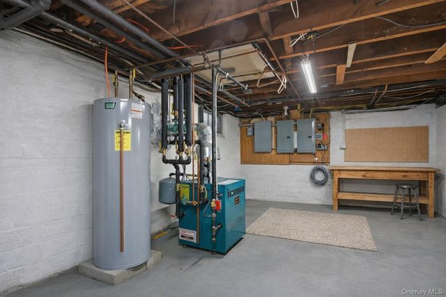 6 Beverly Parkway, Freeport, NY 11520