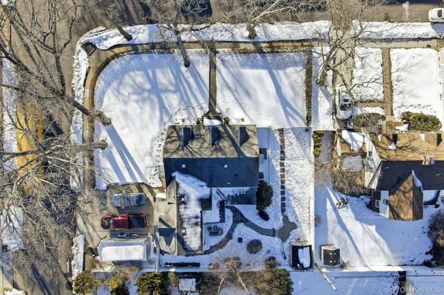 6 Beverly Parkway, Freeport, NY 11520