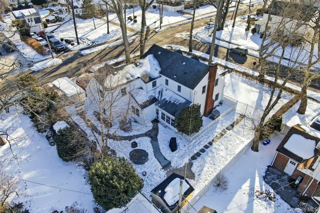 6 Beverly Parkway, Freeport, NY 11520