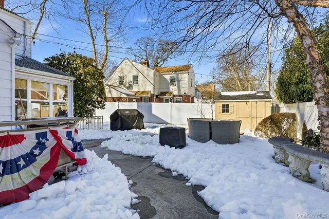 6 Beverly Parkway, Freeport, NY 11520