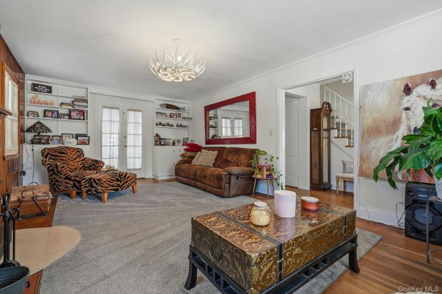 6 Beverly Parkway, Freeport, NY 11520