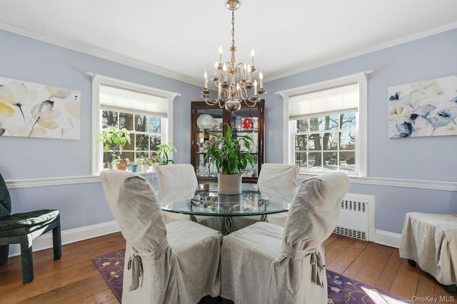 6 Beverly Parkway, Freeport, NY 11520