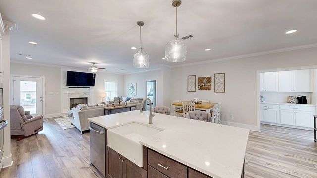 662 Charleston Mills Drive, Midland City, AL 36350