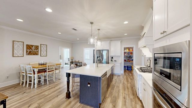 662 Charleston Mills Drive, Midland City, AL 36350
