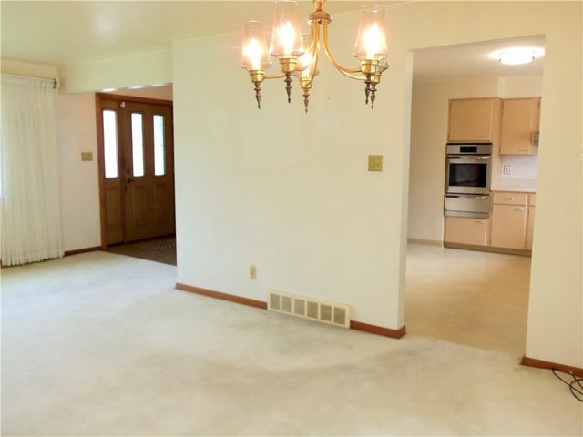 640 Longvue Drive, Chartiers, PA 15342