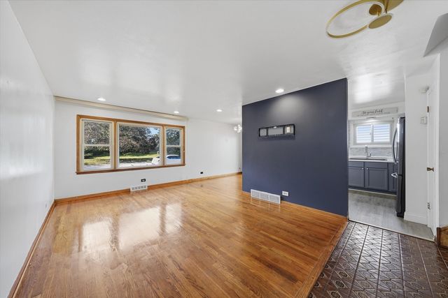 15207 Waterman Drive, South Holland, IL 60473