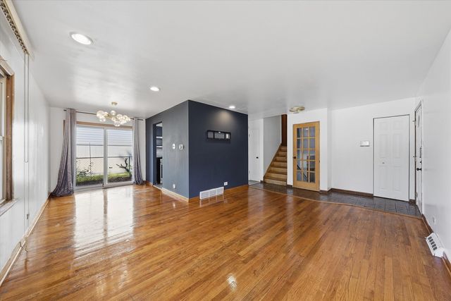 15207 Waterman Drive, South Holland, IL 60473