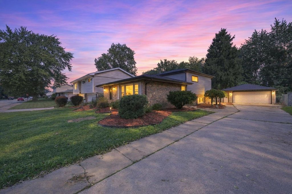15207 Waterman Drive, South Holland, IL 60473