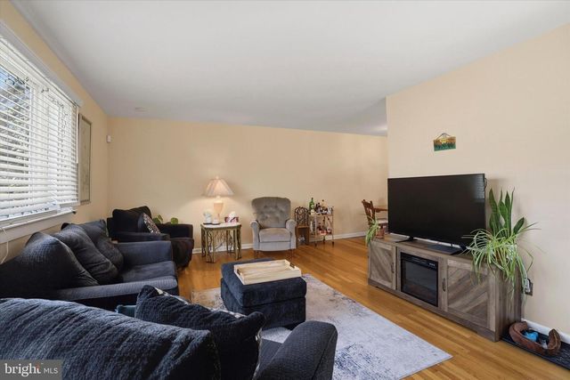 748 HILL RD, Philadelphia, PA 19128