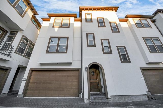 1031 W 21st Street B, Houston, TX 77008