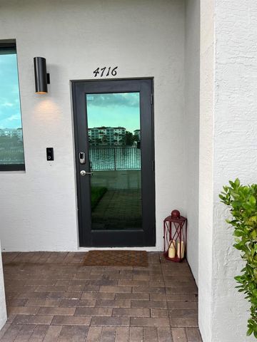 4716 NW 84th Court, Doral, FL 33166
