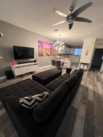 4716 NW 84th Court, Doral, FL 33166