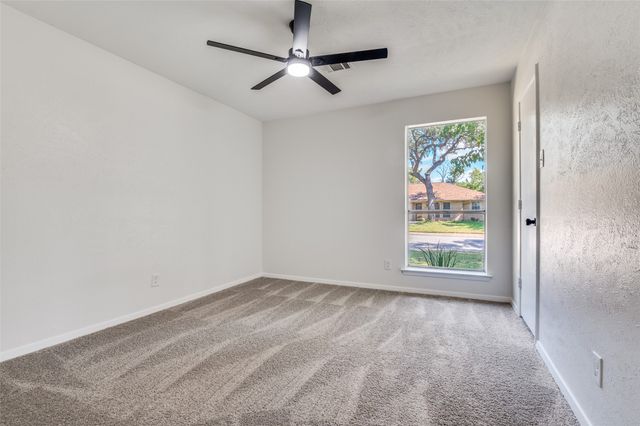 1013 Briarwood Lane, Desoto, TX 75115