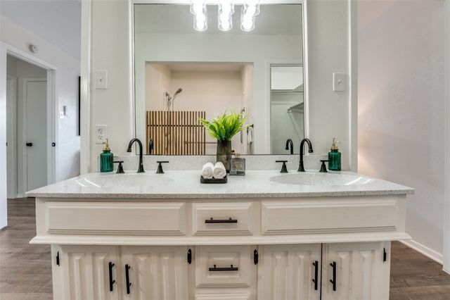 1013 Briarwood Lane, Desoto, TX 75115