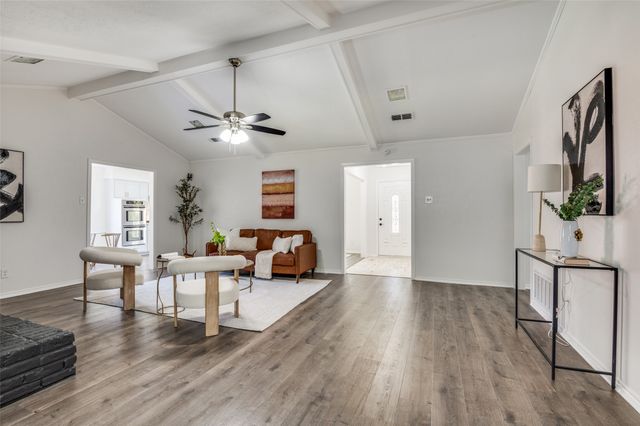 1013 Briarwood Lane, Desoto, TX 75115