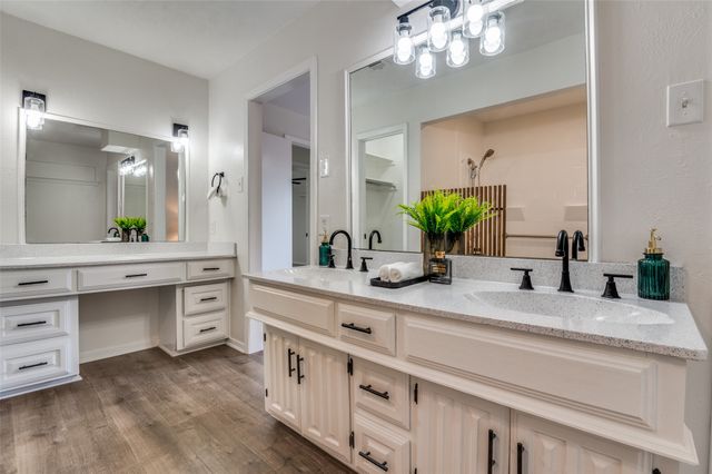 1013 Briarwood Lane, Desoto, TX 75115