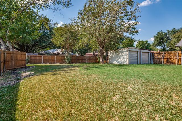 1013 Briarwood Lane, Desoto, TX 75115