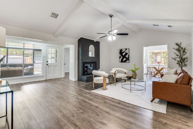 1013 Briarwood Lane, Desoto, TX 75115