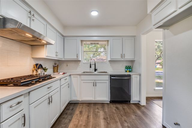 1013 Briarwood Lane, Desoto, TX 75115
