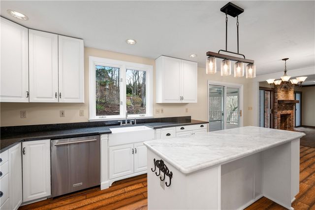 2395 Traci Dr, Franklin Park, PA 15237