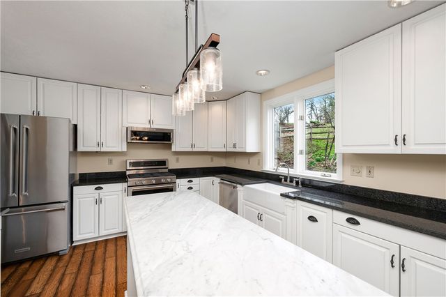 2395 Traci Dr, Franklin Park, PA 15237