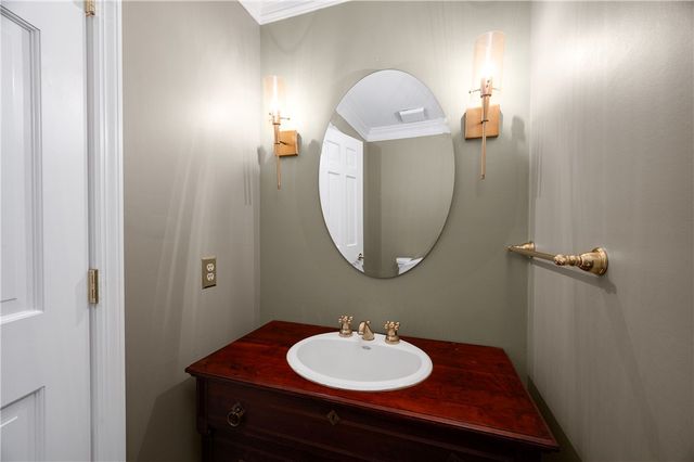 2395 Traci Dr, Franklin Park, PA 15237