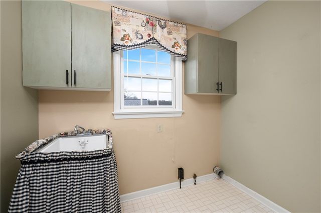 2395 Traci Dr, Franklin Park, PA 15237