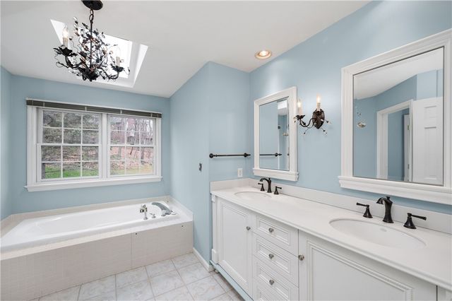 2395 Traci Dr, Franklin Park, PA 15237