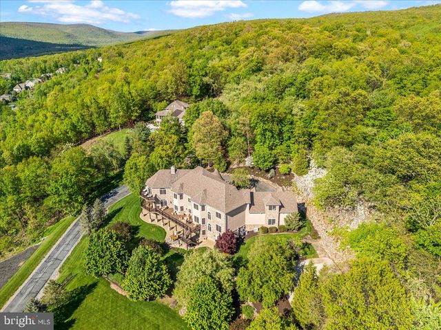 12565 STONE CREST CIR, Waynesboro, PA 17268